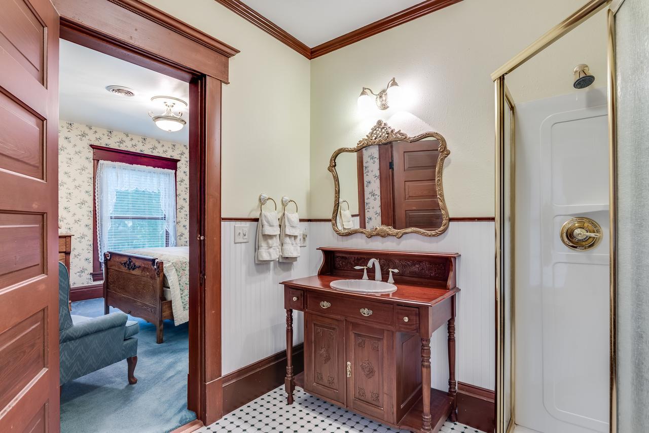 Covington Manor B&B Cambridge ภายนอก รูปภาพ